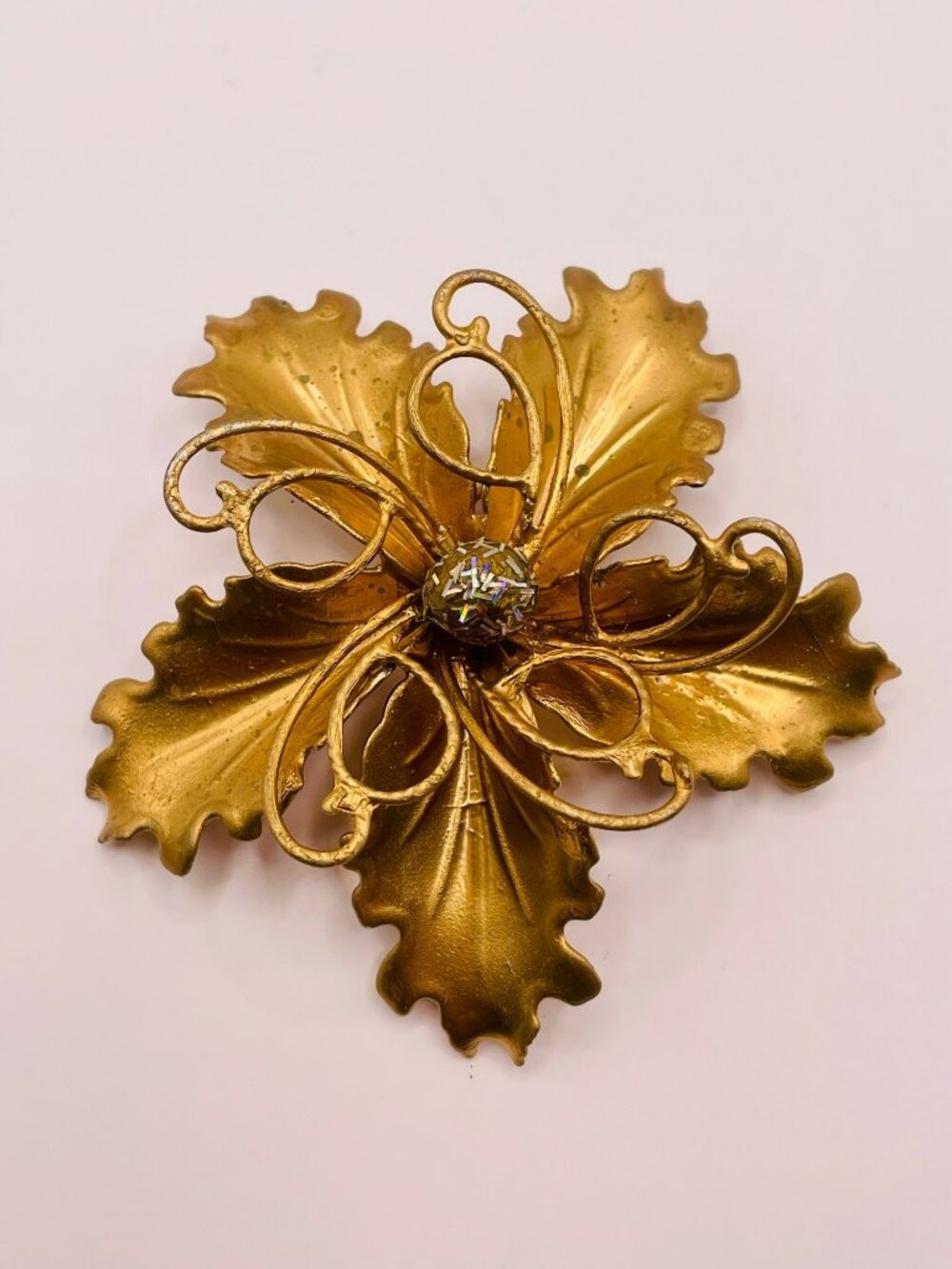Vintage Mid-Century Gold-Tone Leaf Brooch Rhinestone Accent -24B